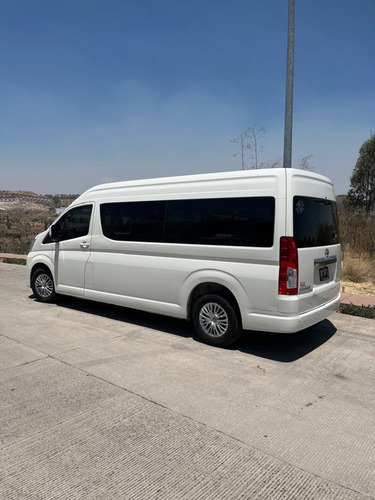 Renta De Camionetas Ejecutivas De Pasajeros Con O Sin Chofer