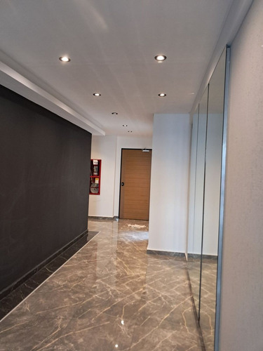 Venta Local 35.80 M2 Chorroarin 662 Parque.chas