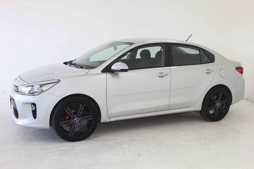 Imagen 2 de 15 de Kia Kia Rio Sedan 2018 4 Cilindros