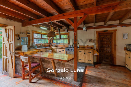 Venta De Casa En El Bosque Peralta Ramos En La Ciudad De Mar Del Plata.