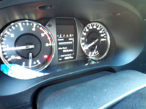 Imagen 15 de 15 de Toyota Hilux 2022 2.4 Cd Sr 150cv 4x2