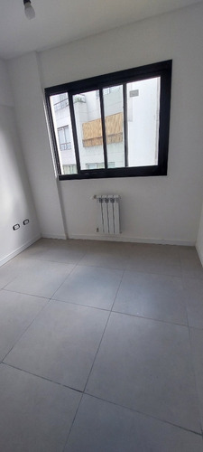 Departamento Dedos Ambientes En Venta - Castelar Norte