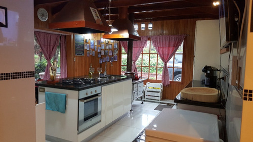 Excelente Casa En Bahía Chila Con Lancha Incluida