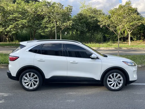 Ford Escape 2.500 Titanium híbrida