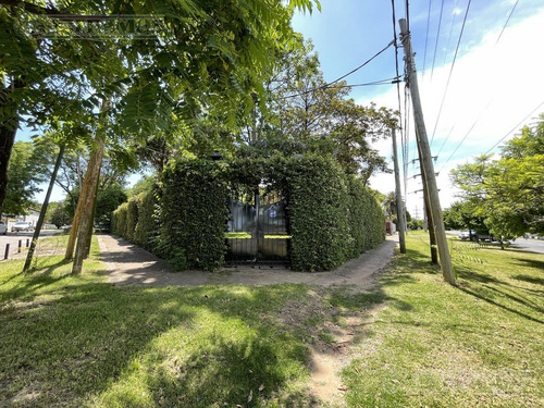 Casa Con Excelente Lote En La Horqueta, A Pocas Cuadras Del Colegio Newman.