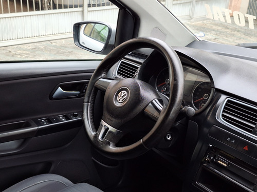 Volkswagen Crossfox 1.6 MI 8V FLEX 4P MANUAL