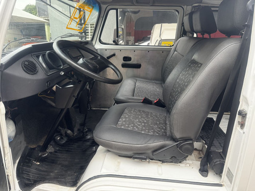 Volkswagen Kombi 1.4 FLEX STD 9 LUGARES