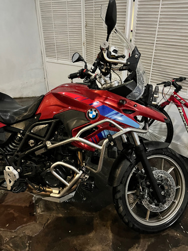 Bonita F700 Edición Especial, Escape Akaprovich Caja Givi,