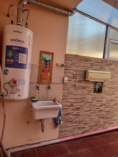 Excelente Departamento 2 Ambientes Y Medio Todo En Planta Baja Al Frente Con Cochera Y Patio Con Parrilla. Villa Luzuriaga