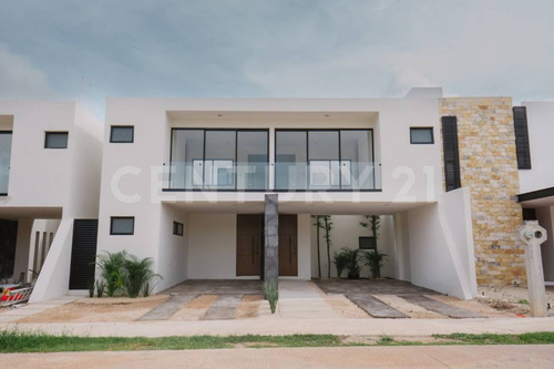 Casa En Venta Dentro De Privada Residencial Tamora, Conkal