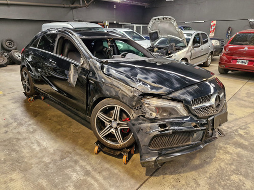 Mercedes Benz A 250 -chocado-