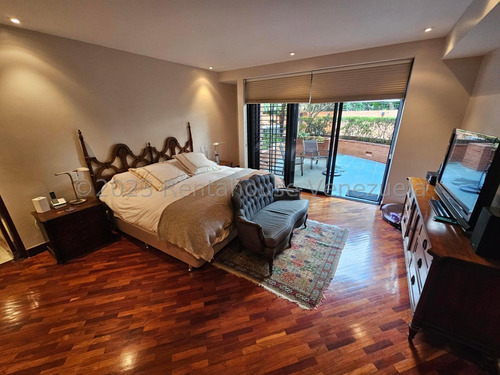 Ms: 25-1195 Se Vende Amplio Y Hermoso Apartamento En Planta Baja, En El Country Club. A=380m2, 3h, 5b, 3p.