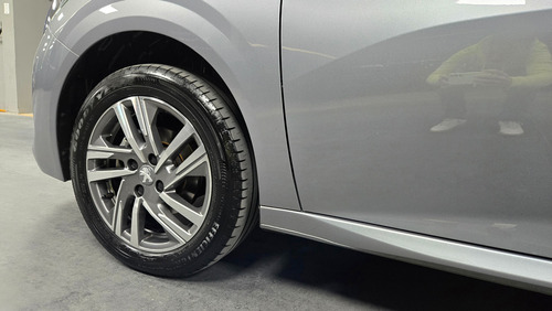 Peugeot 208 1.6 Feline Tiptronic