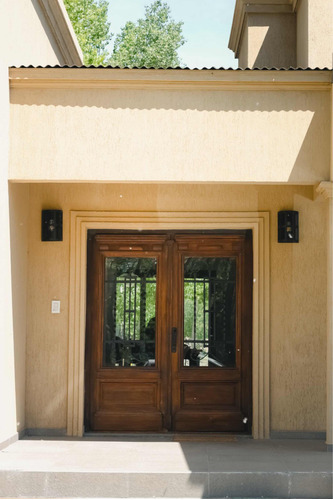 Casa En Neuquén , Barrio Los Canales. Alquiler/venta.