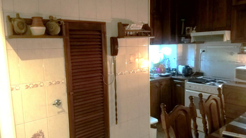 ! Vendo Depto. Amplio Con Dependencia Y Cochera Excelente Oportunidad ¡