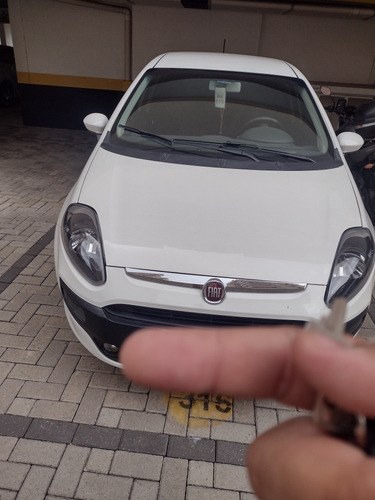 Fiat Punto 2014 1.4 Attractive Flex 5p