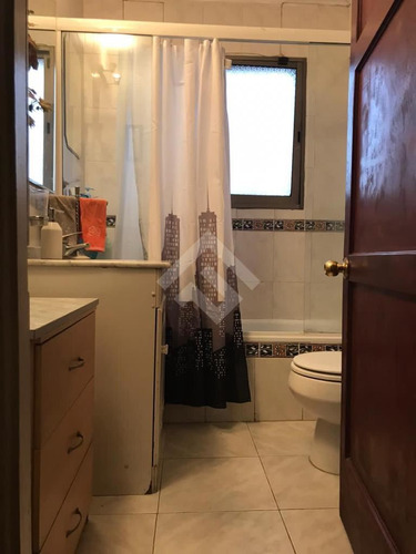Casa En Venta De 5 Dorm. En Ñuñoa