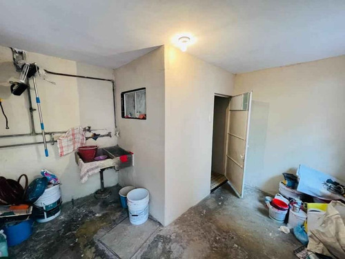 Casa En Colonia Roma Sur Calle Amealco #·14 Colonia Roma Sur Cuauhtémoc. Entre Tepic Y Baja California. Cerca Av. Monterrey, Medellín, Colonia Condesa, Uso 3 Niveles, Cus 400m2, 3 Viviendas. Fl19-za