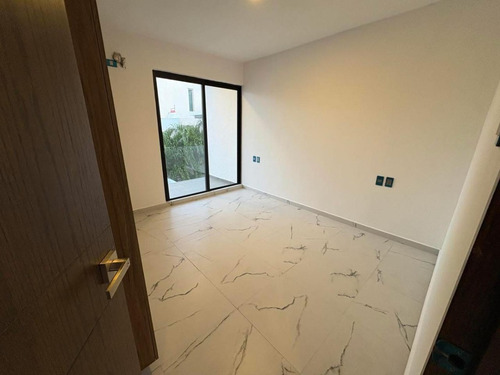 Lomas Residencial Casa Nueva 3 Recámaras Cada Una Con Baño, Jardín Y Terraza, Lista Para Estrenar.