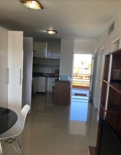 Imagen 3 de 8 de Venta De Apartamento Lecheria Las Marinas