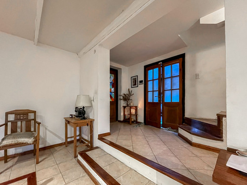 Casa De 3 Dormitorios En Casco Urbano, De La Plata.