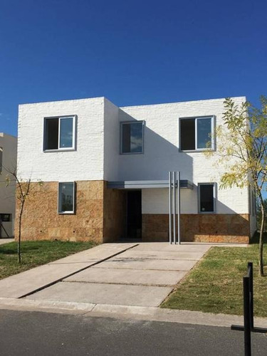 Imagen 1 de 14 de Casa Racionalista En El Barrio Las Tipas Nordelta