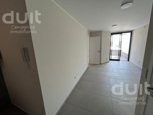 Piso 4to Con Balcon. Oportunidad En Nueva Cordoba!