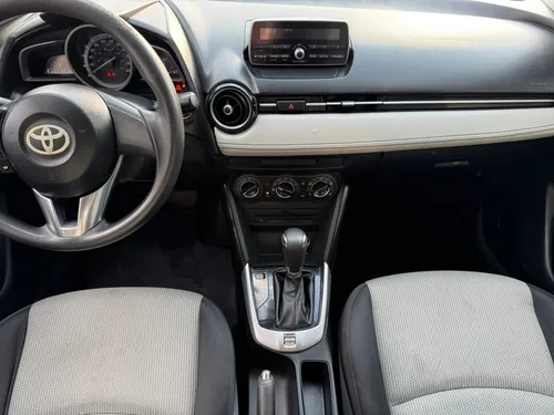Toyota Yaris 1.5 R Le Mid Sedan At