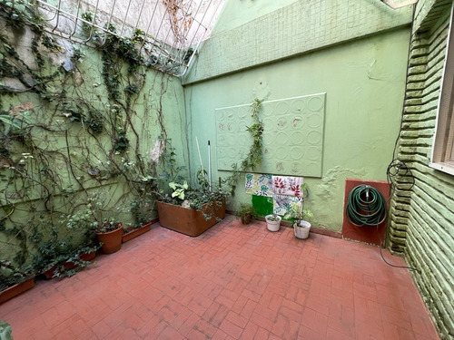 Imagen 18 de 29 de Casa 4 Dormitorios En Planta Baja, Almagro, Cochera, Patio, Terraza Con Parrilla. A Metros De Av. Córdoba