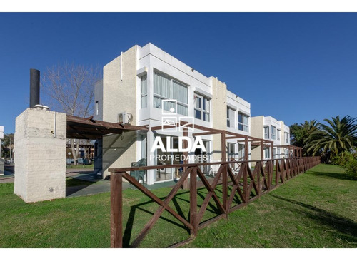 Casa Playa Grande Piriápolis 2 Dorms Venta Ca102314