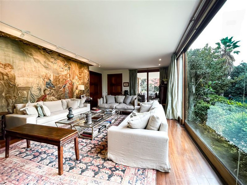 Casa En Venta De 6 Dorm. En Lo Barnechea