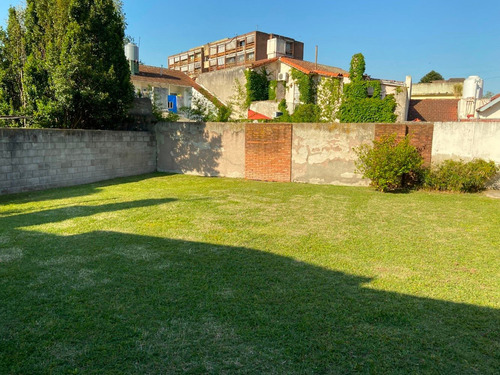 Venta Casa 4 Ambientes Doble Lote Castelar Centro