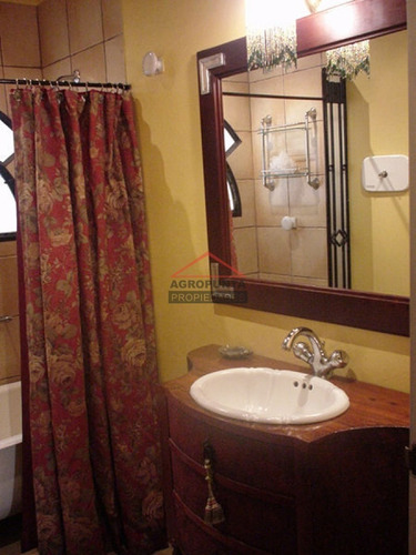 Casa En Pinares, 5 Dormitorios *- Ref: 3545