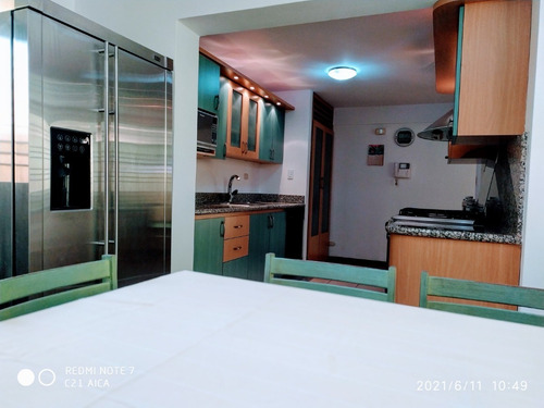 Imagen 14 de 25 de Qta En Venta Calle Cerrada Con Garita Y Portón Electrico. Los Naranjos Del Hatillo