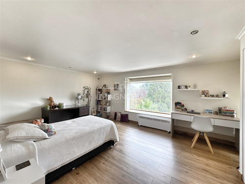 Casa En Arriendo De 7 Dorm. En Las Condes