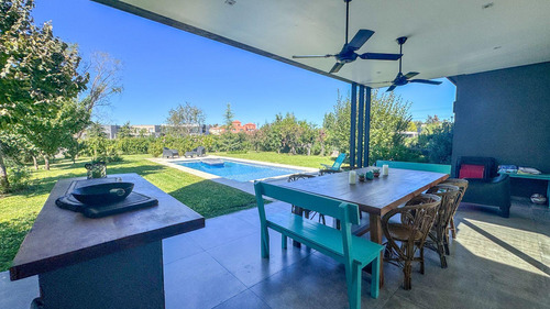 Casa Venta De 3 Dormitorios En Altos De Campo Grande