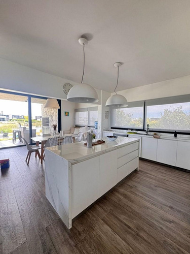Casa Con Excelente Diseño En Barrio Marinas Puertos Del Lago