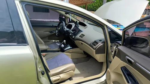 Honda Civic 1.8 Ex 4 p