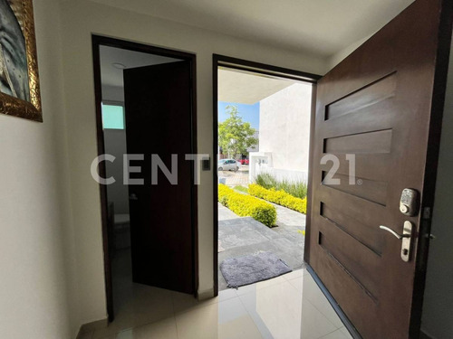 Casa En Renta Con Roof Garden Con Jacuzzi En Parque Veracruz, Lomas, Puebla