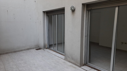 Departamento Planta Baja 5 Y 45 Dormitorio Con Placard, Patio, Cochera