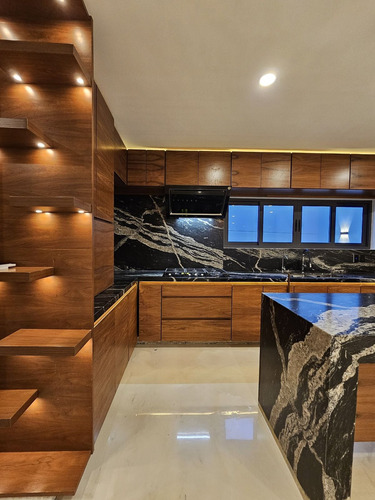 Residencia De Lujo En Venta Ubicada En La Privada Bosques De Altabrisa, Merida.