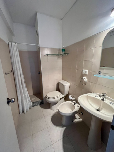 Imagen 10 de 15 de Torre De Los Profesionales Vende Con Renta.-