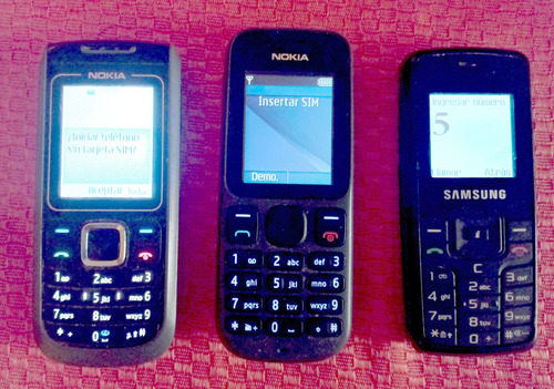 Celular Retro Nokia/samsung (3 Aparatos) Ppersonal Leer Bien Negro (Usado)