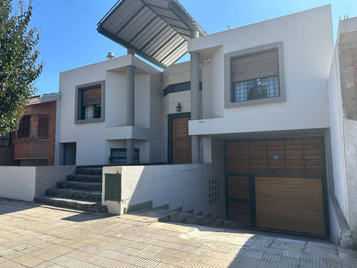 Enorme Casa De 4 Dor. Y Pileta En San Salvador
