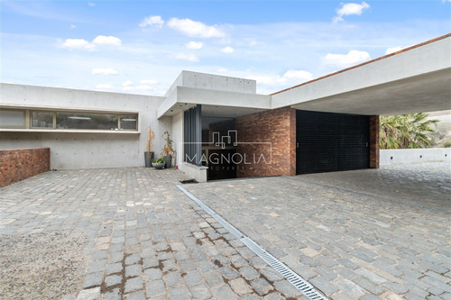 Casa En Arriendo De 7 Dorm. En Lo Barnechea