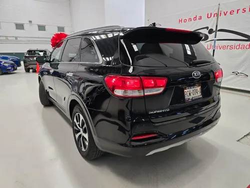 Kia Sorento 5p EX PACK, V6 TA Piel QCP GPS 7 pas. RA-18"