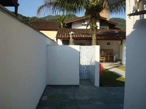 Ampla Resid. 3 Dorm. Sendo Uma Suíte Em Condomínio Fechado - Ubatuba L. Norte Sp - Rod. Oswaldo Cruz 4758,