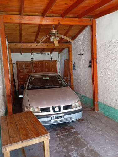 3 Locales + Casa En Planta Alta En Merlo