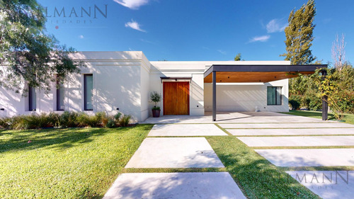 Casa En Venta. 4 Dormitorios En Suite. Estancias Golf