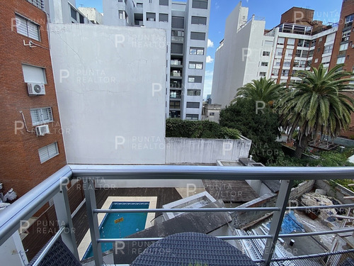 Monoambiente Con Balcón, Puerto De Buceo, Vista Al Mar, Parrillero, Laundry, Garage De Pago